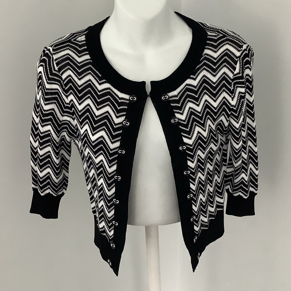 Bebe Black/White Knit Chevron Cropped Shrug Sz. S